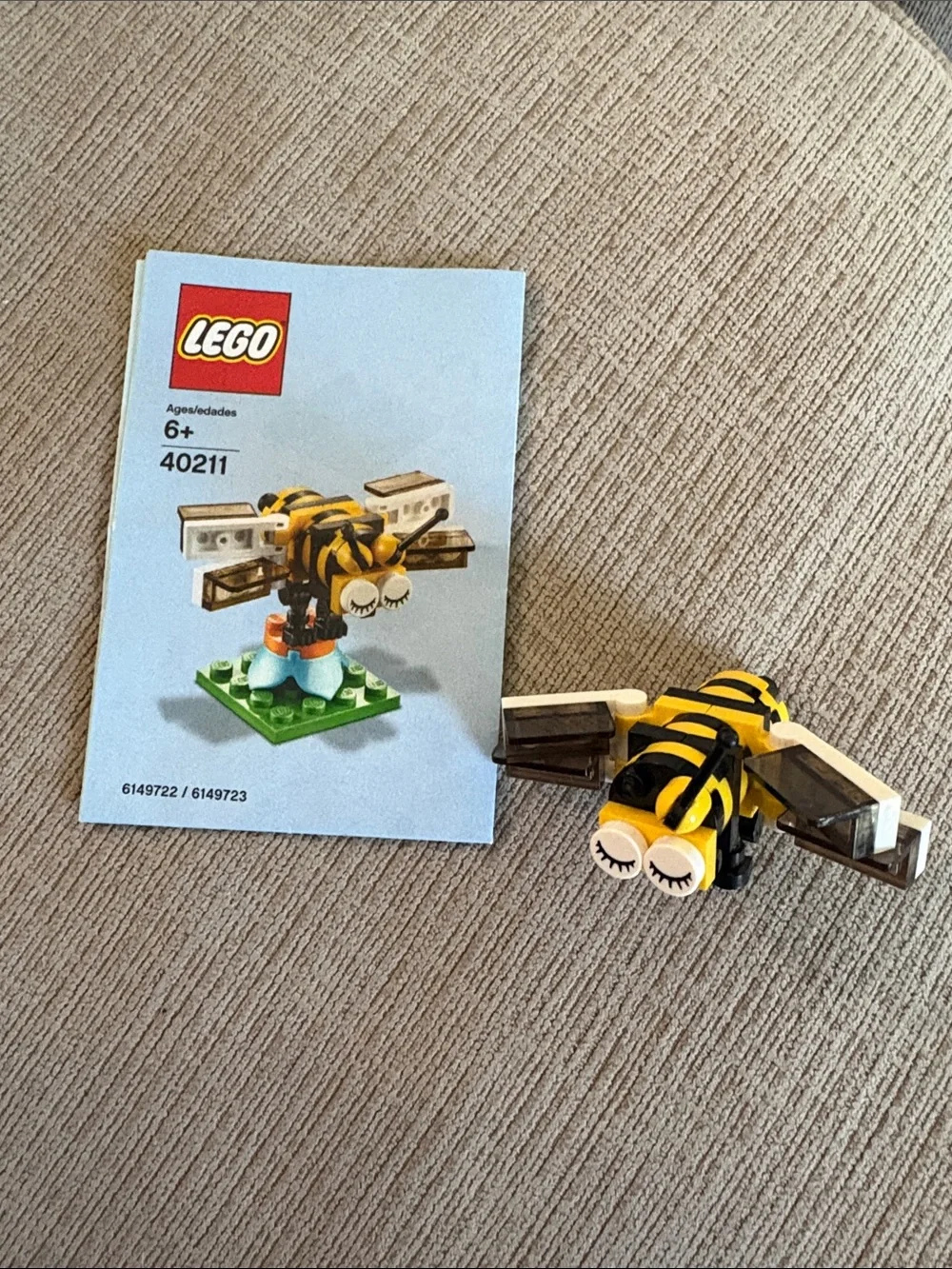 Lego bee mini build 40211